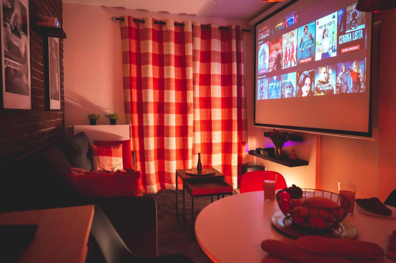 Movie Jacuzzi Apartment At The Main Station By Noclegi Renters Krakow Ngoại thất bức ảnh