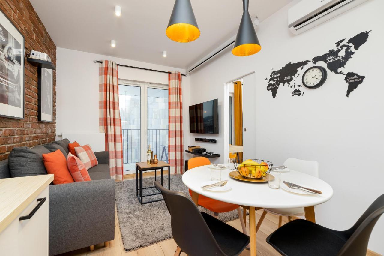 Movie Jacuzzi Apartment At The Main Station By Noclegi Renters Krakow Ngoại thất bức ảnh