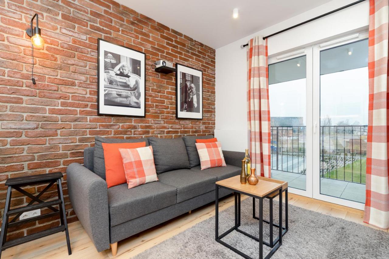 Movie Jacuzzi Apartment At The Main Station By Noclegi Renters Krakow Ngoại thất bức ảnh