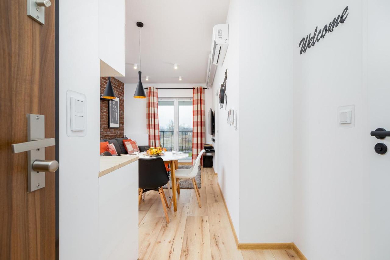 Movie Jacuzzi Apartment At The Main Station By Noclegi Renters Krakow Ngoại thất bức ảnh