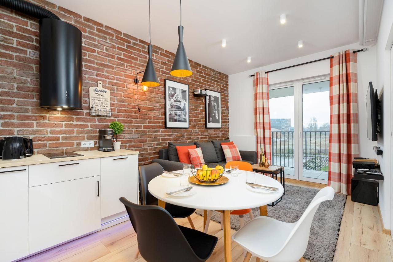 Movie Jacuzzi Apartment At The Main Station By Noclegi Renters Krakow Ngoại thất bức ảnh