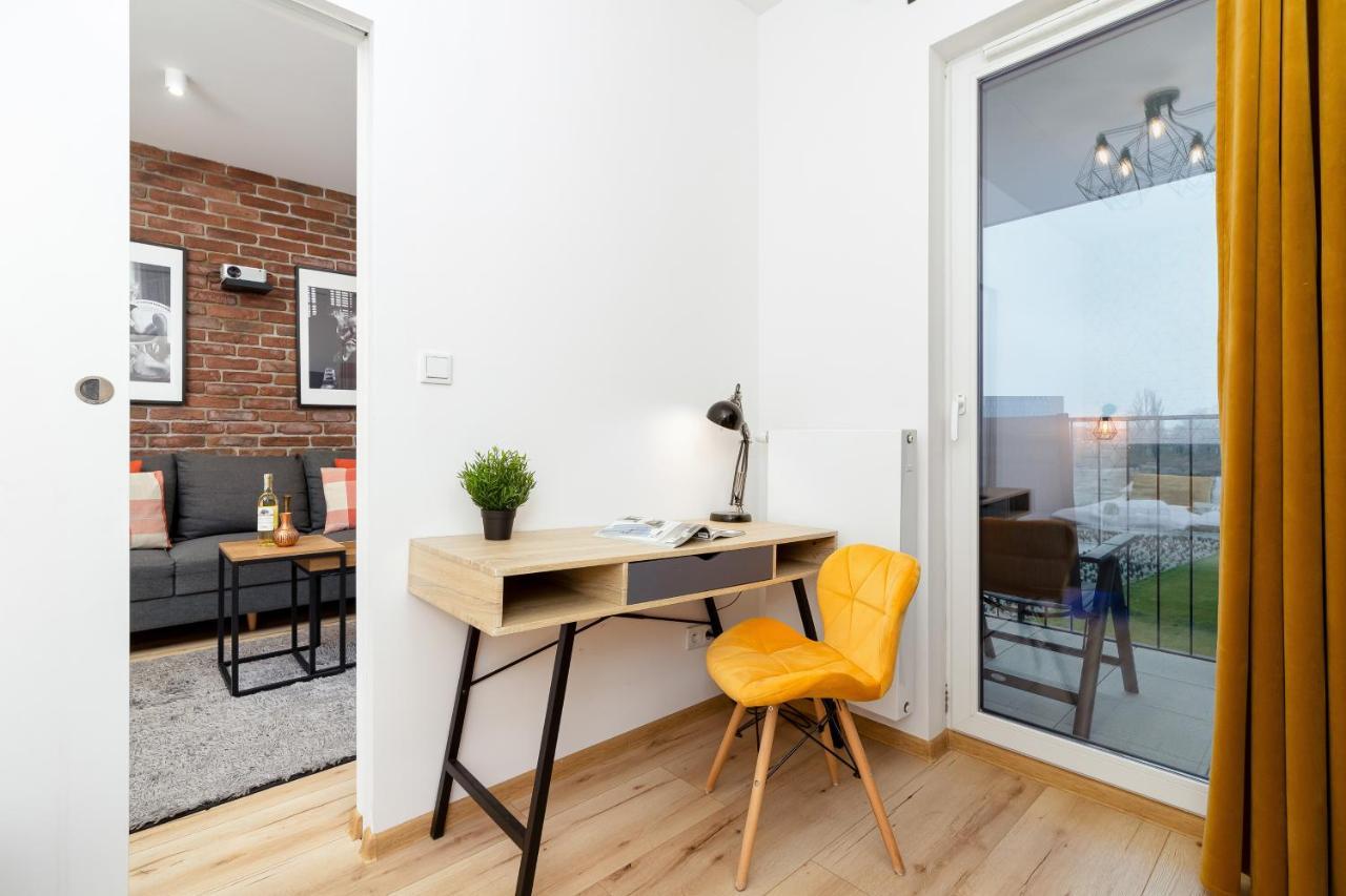 Movie Jacuzzi Apartment At The Main Station By Noclegi Renters Krakow Ngoại thất bức ảnh